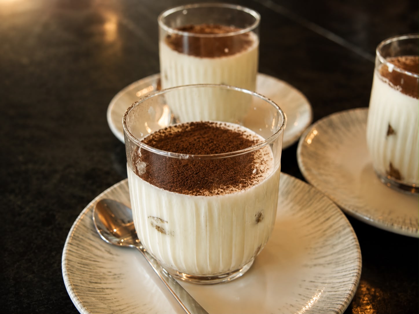 Klassisk italiensk Tiramisu dessert