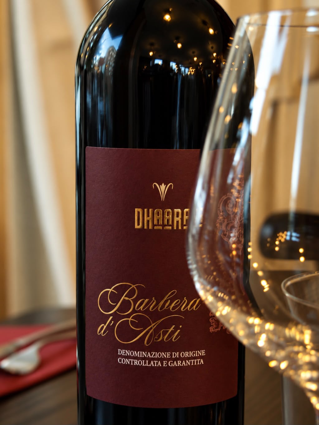 Ett glas utvalt italienskt rödvin